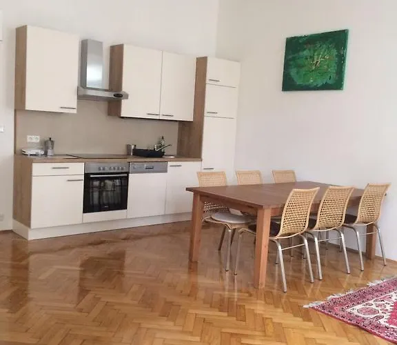 Old Citycenter Apartament