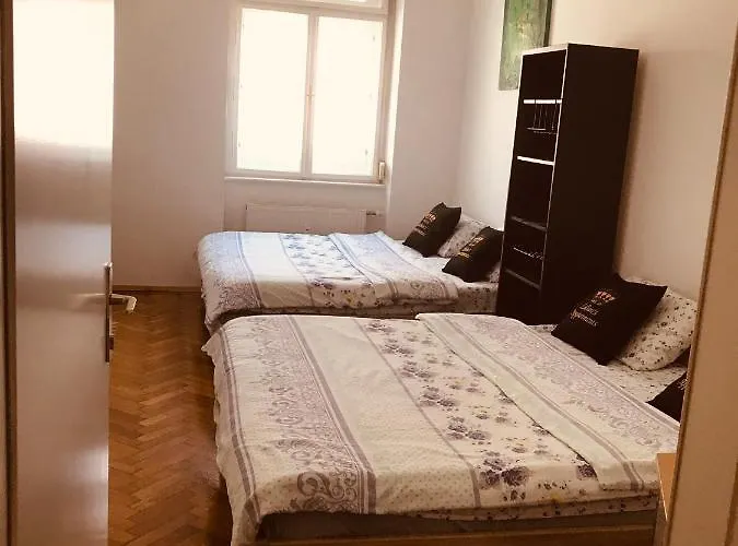 Old Citycenter Apartament